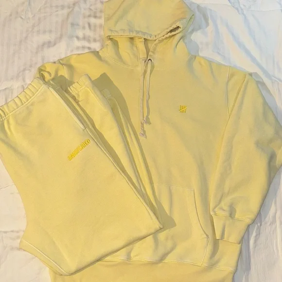 Undefeated Icon Hoodie and Sweatpants Set - light yellow color, size XXL - Picture 14 of 15